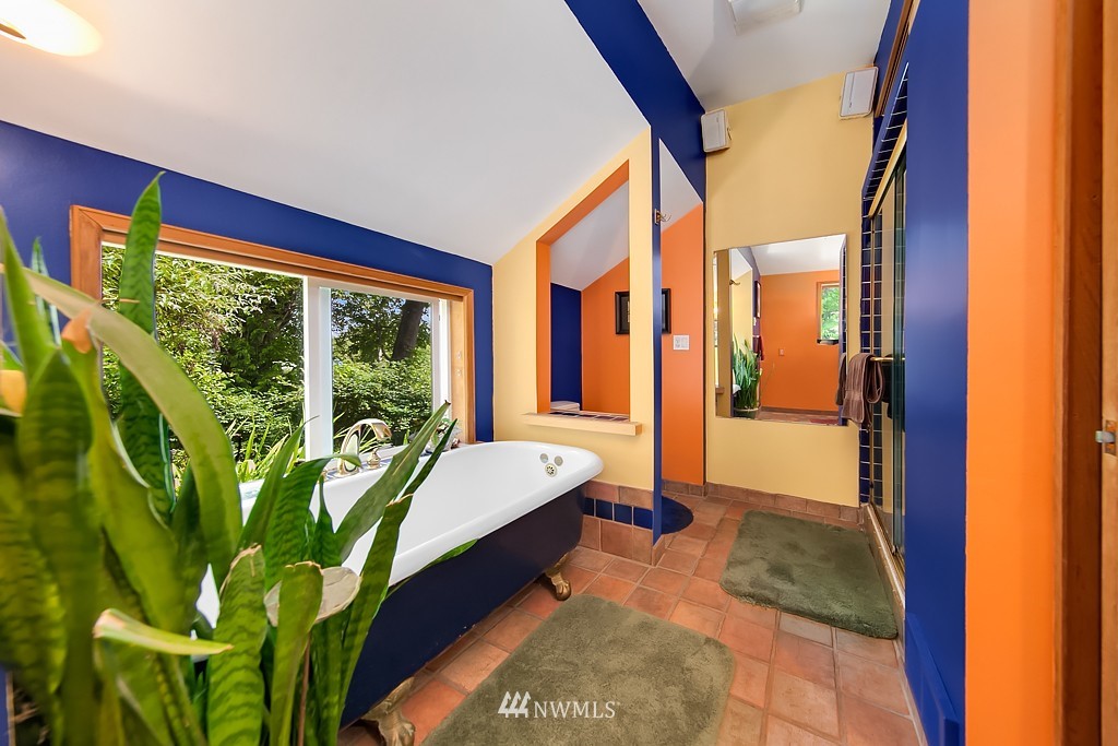 12821 Southwest Bachelor Road Vashon, WA 98070 - Photo 14 of 24 Gallery Image 14