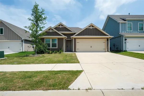 $2,050 | 13109 Enclave Parkway, Providence Village, TX 76227