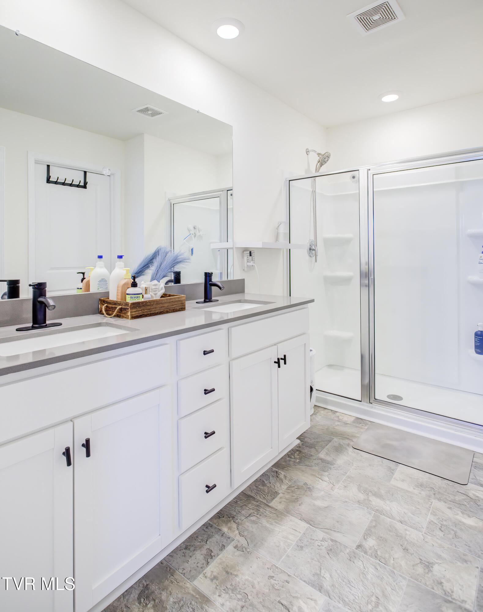 2564 Bridgeforth Crossing Kingsport, TN 37664 - Photo 20 of 28 2564 Bridgeforth Crossing (29)