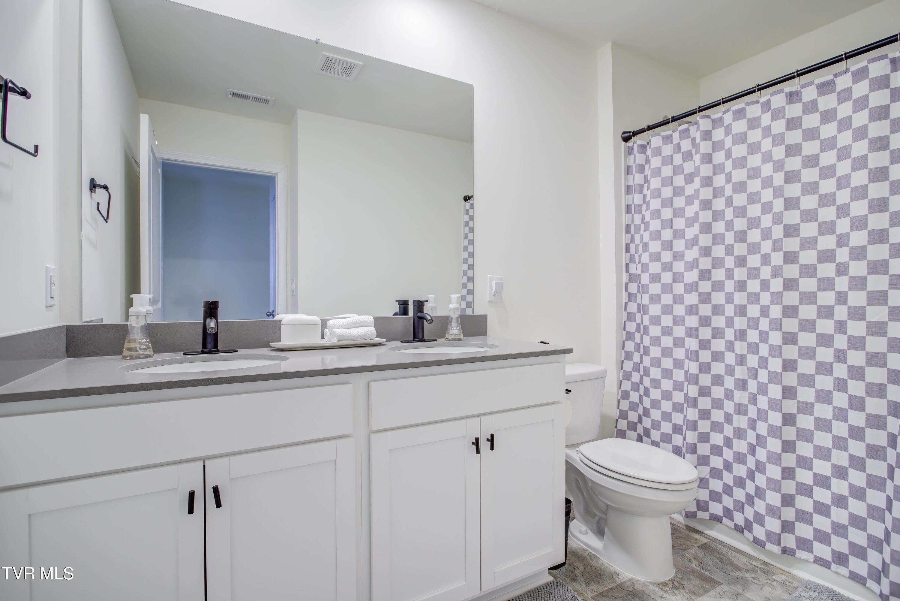 2564 Bridgeforth Crossing Kingsport, TN 37664 - Photo 23 of 28 2564 Bridgeforth Crossing (37)