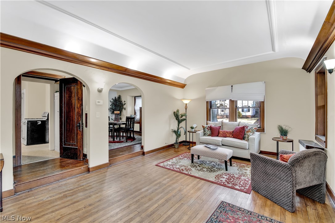 991 Brunswick Road Cleveland Heights, OH 44112 - Photo 3 of 25 Living Room