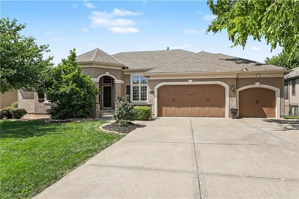 $749,950 | 1616 Northeast Daltons Ridge Drive, Lee's Summit, MO 64064