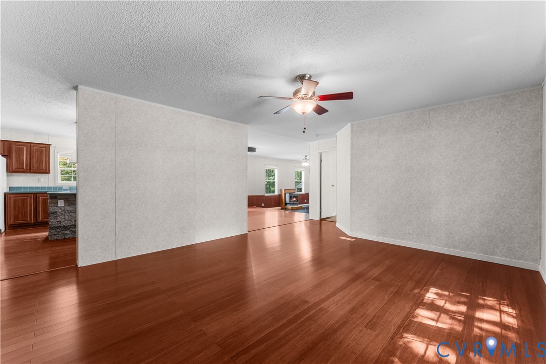 9174 Howardsville Road Howardsville, VA 24562 - Photo 5 of 65 Gallery Image 5
