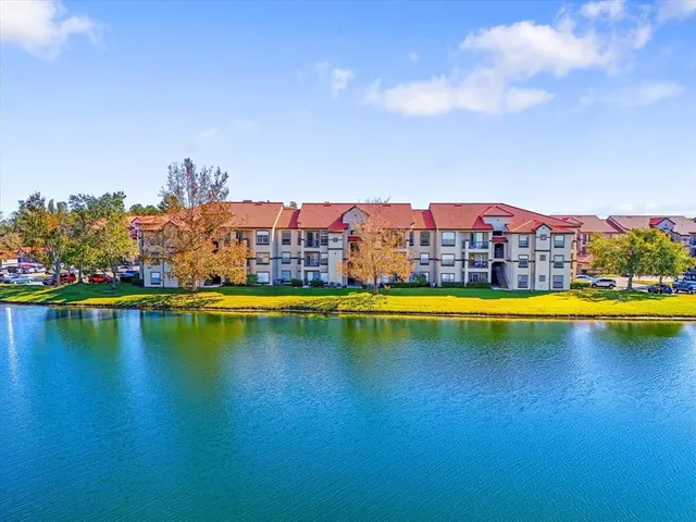 $249,000 | 18106 Peregrines Perch Place, Unit 5204, Lutz, FL 33558