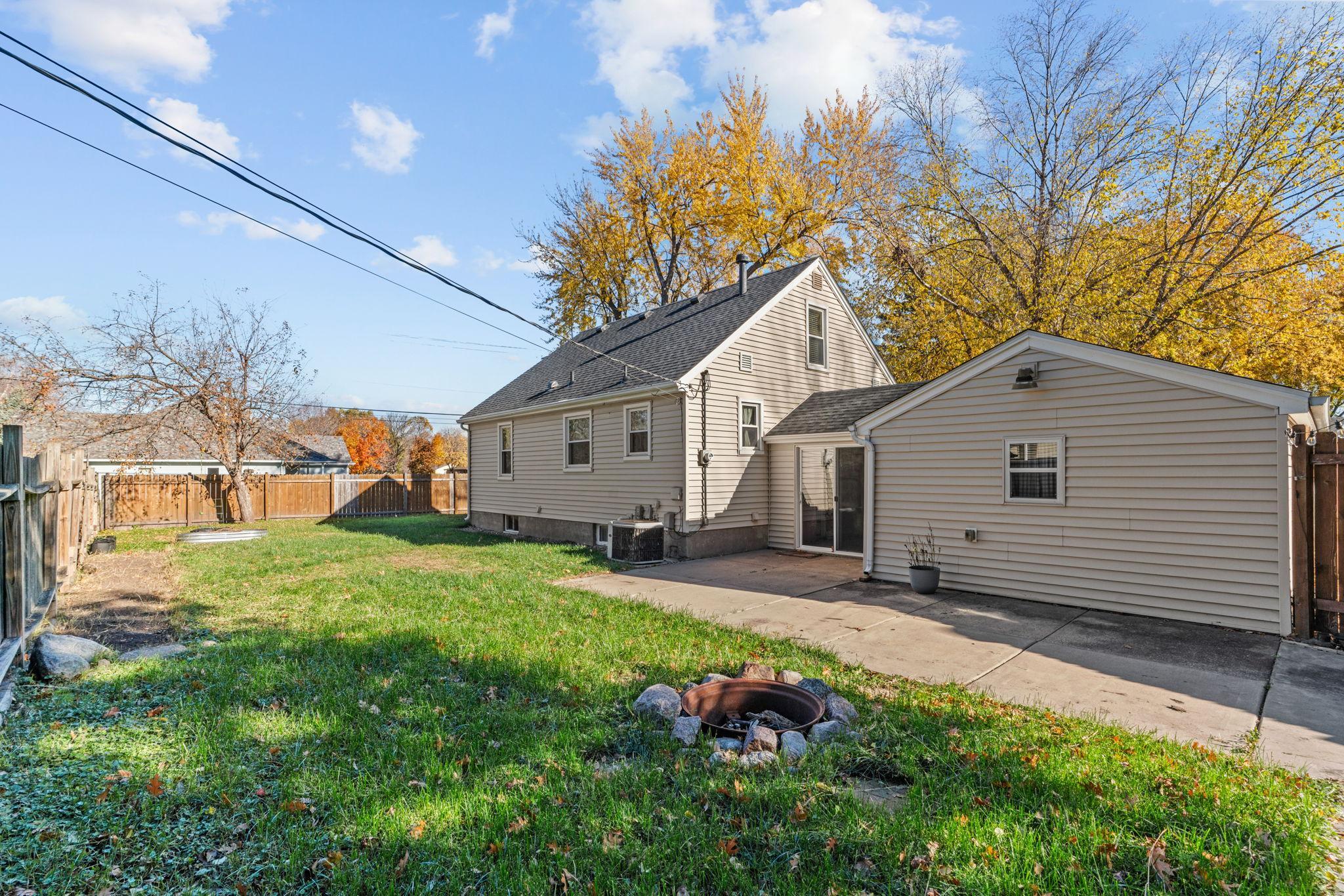 4655 Zane Avenue North Crystal, MN 55422 - Photo 6 of 39