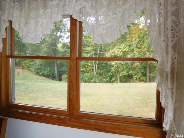 $174,900 | 204 Seckman Drive, Colchester, IL 62326