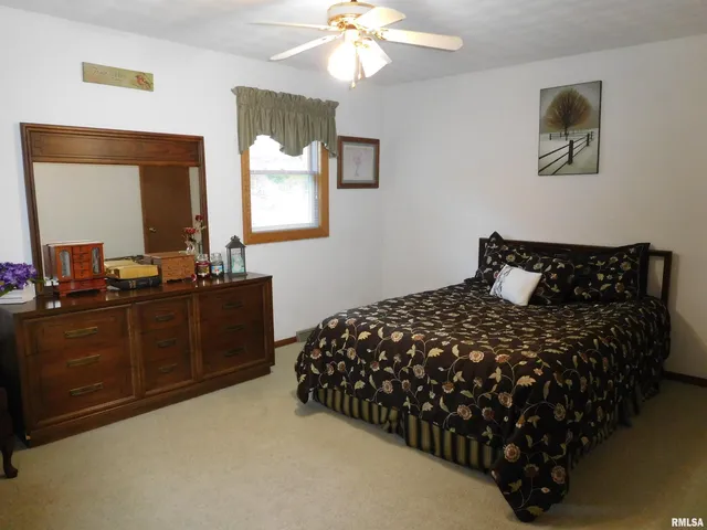 $174,900 | 204 Seckman Drive, Colchester, IL 62326