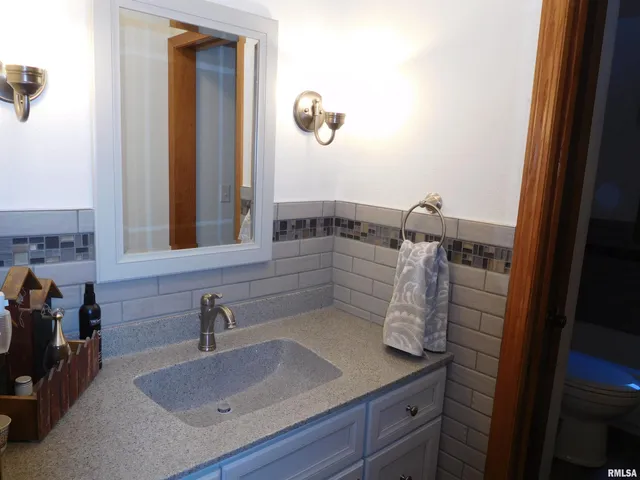 $174,900 | 204 Seckman Drive, Colchester, IL 62326