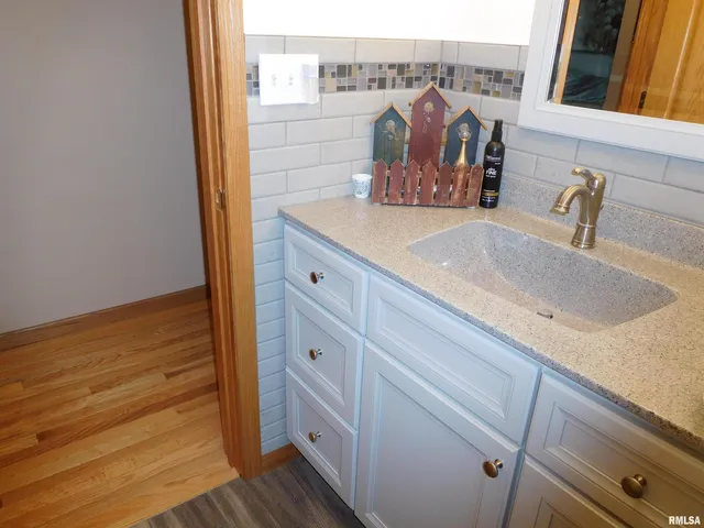 $174,900 | 204 Seckman Drive, Colchester, IL 62326