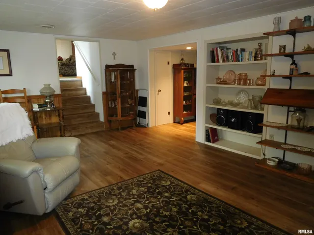 $174,900 | 204 Seckman Drive, Colchester, IL 62326