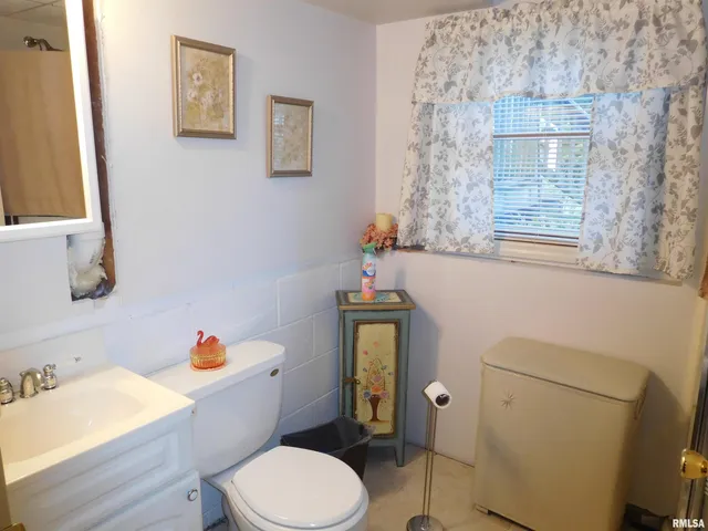 $174,900 | 204 Seckman Drive, Colchester, IL 62326