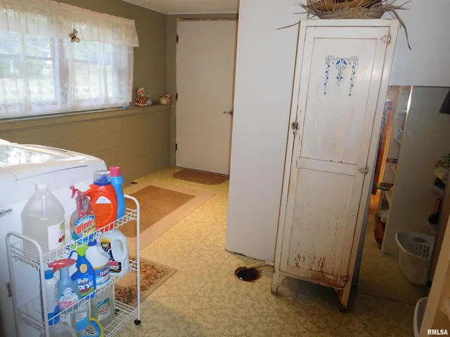 $174,900 | 204 Seckman Drive, Colchester, IL 62326