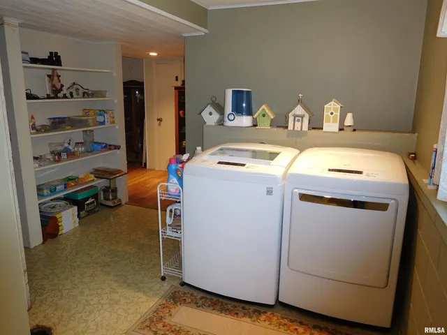 $174,900 | 204 Seckman Drive, Colchester, IL 62326