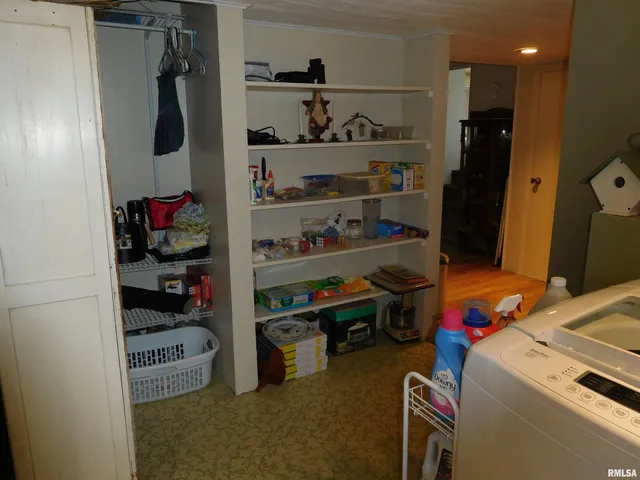 $174,900 | 204 Seckman Drive, Colchester, IL 62326