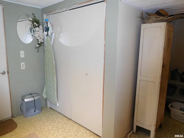 $174,900 | 204 Seckman Drive, Colchester, IL 62326