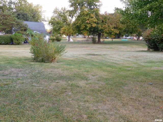 $174,900 | 204 Seckman Drive, Colchester, IL 62326