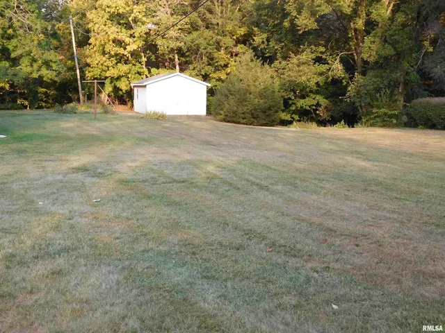 $174,900 | 204 Seckman Drive, Colchester, IL 62326