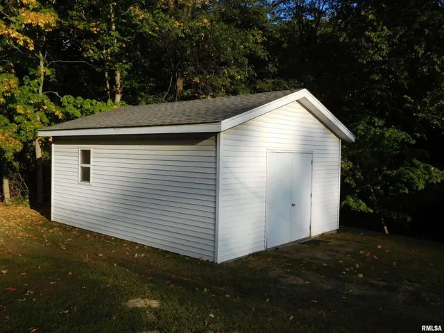 $174,900 | 204 Seckman Drive, Colchester, IL 62326