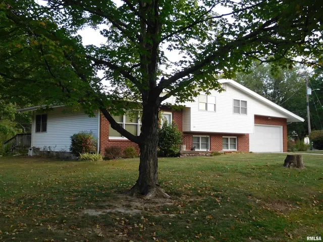 $174,900 | 204 Seckman Drive, Colchester, IL 62326
