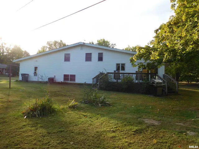 $174,900 | 204 Seckman Drive, Colchester, IL 62326