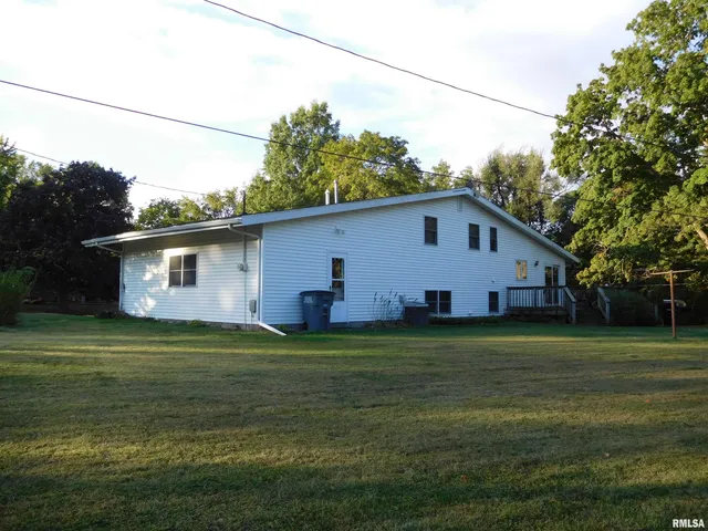 $174,900 | 204 Seckman Drive, Colchester, IL 62326