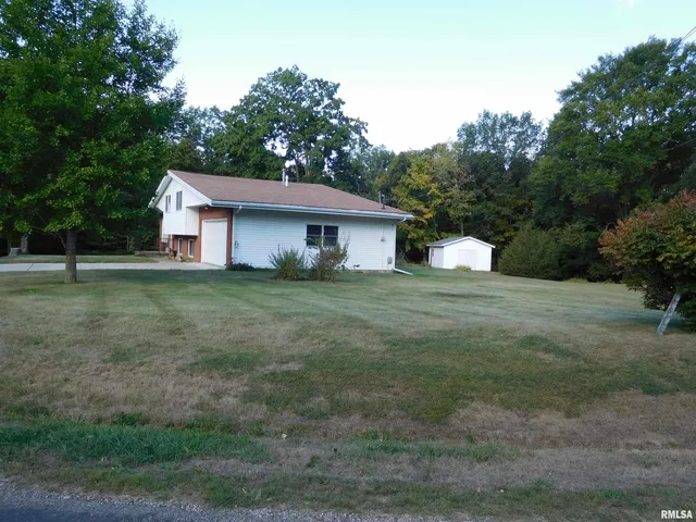 $174,900 | 204 Seckman Drive, Colchester, IL 62326