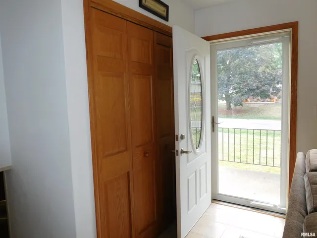 $174,900 | 204 Seckman Drive, Colchester, IL 62326