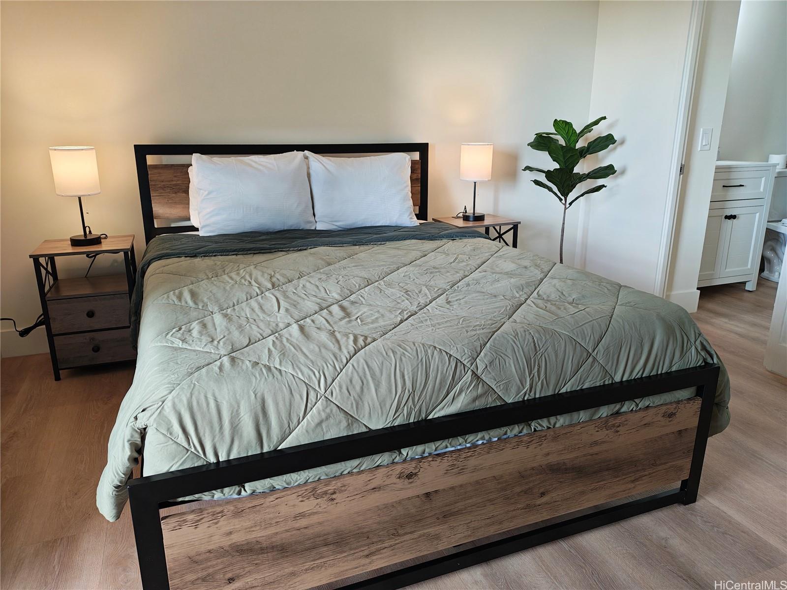 1516 Ward Avenue, Unit 302 Honolulu, HI 96822 - Photo 7 of 16 Primary Bedroom