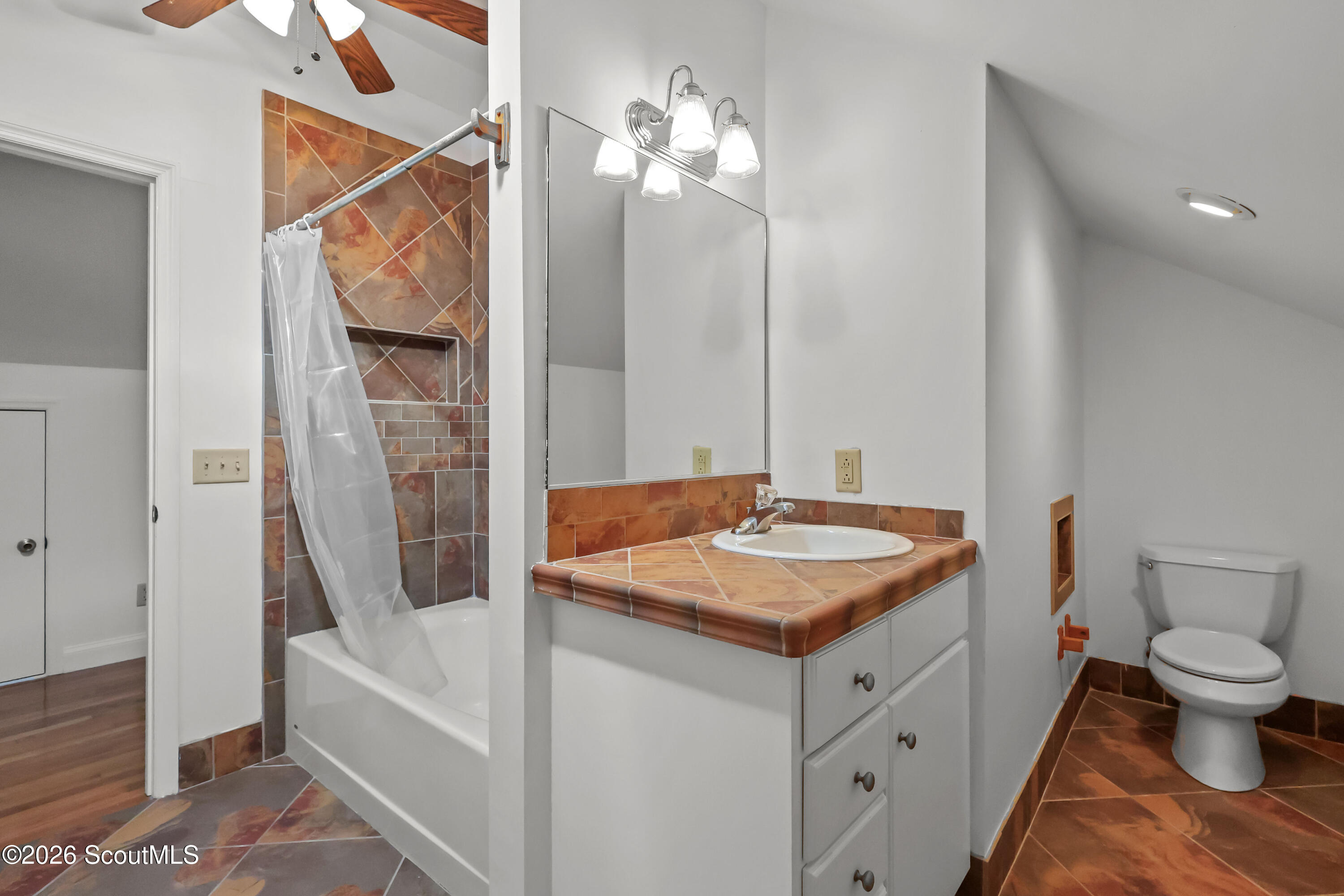 104 Sapelo Street St. Simons Island, GA 31522 - Photo 41 of 45 Upstairs Full Bathroom No 3