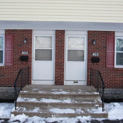 $2,200 | 34 A Commodore Street, Colonie, NY 12205