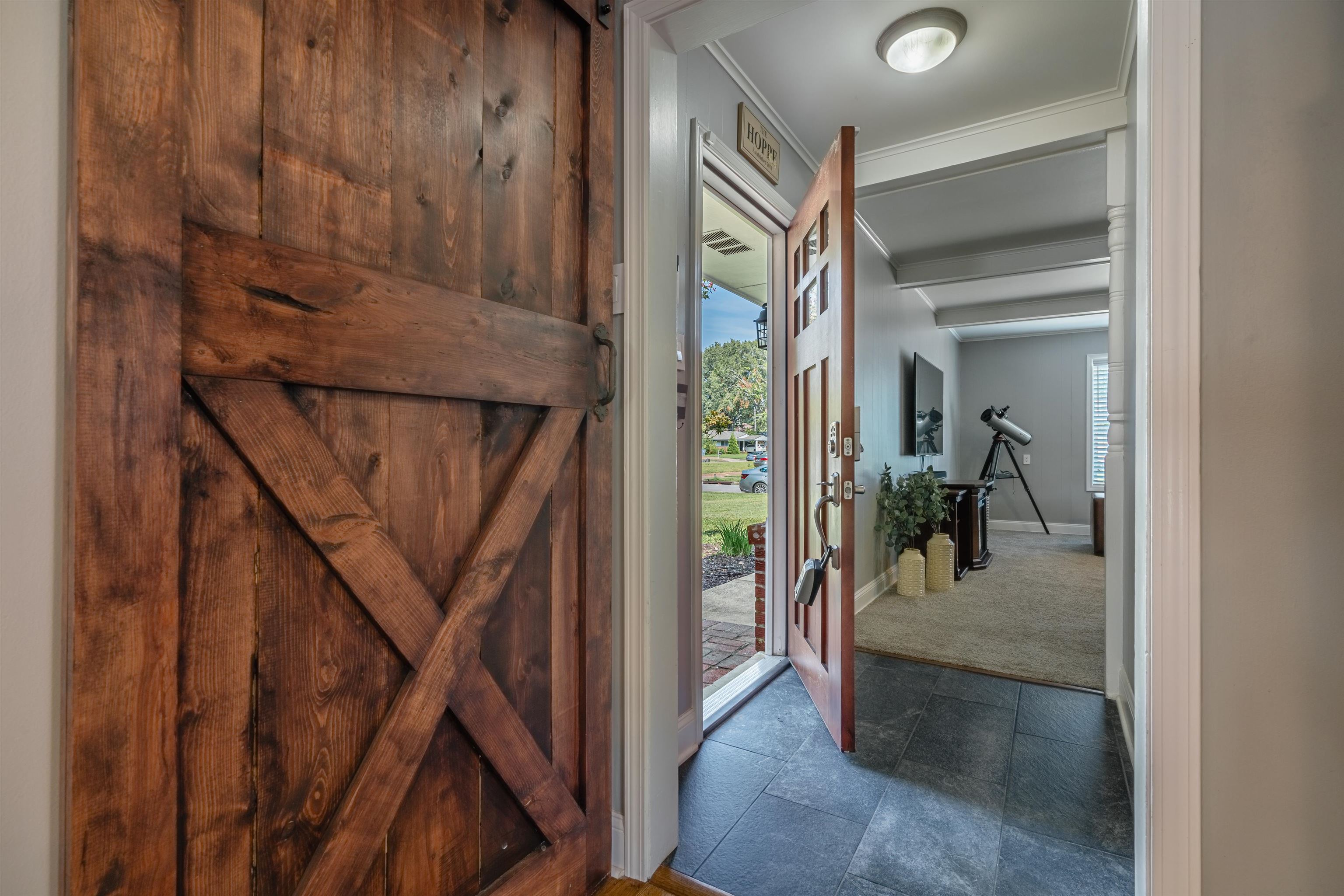 367 Green Acres Road Memphis, TN 38117 - Photo 7 of 27 a view of entryway and livingroom