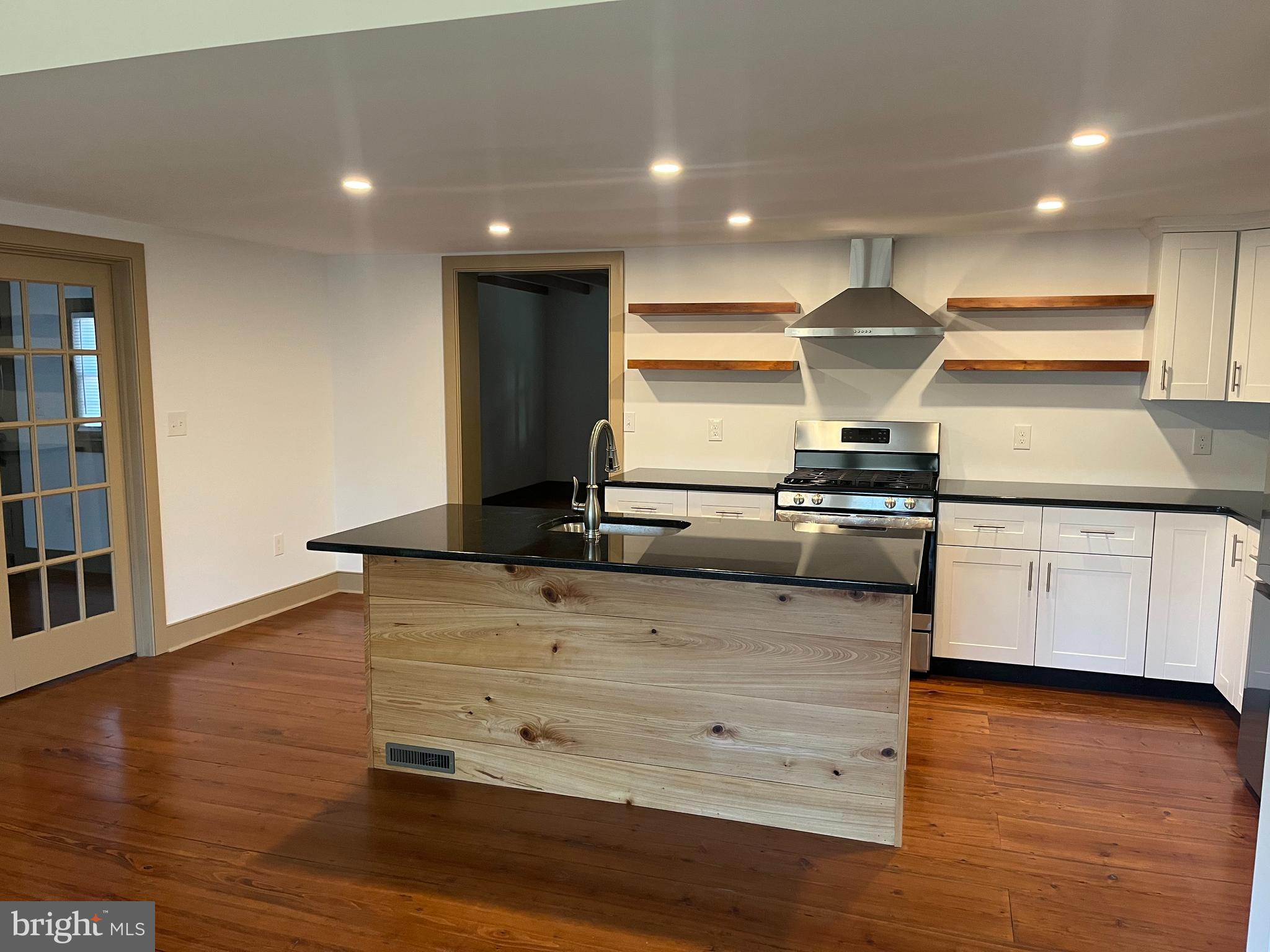 112 Main Street Hamilton, NJ 08620 - Photo 10 of 54