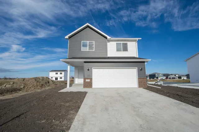 $336,595 | 2408 38th Avenue South, Moorhead, MN 56560