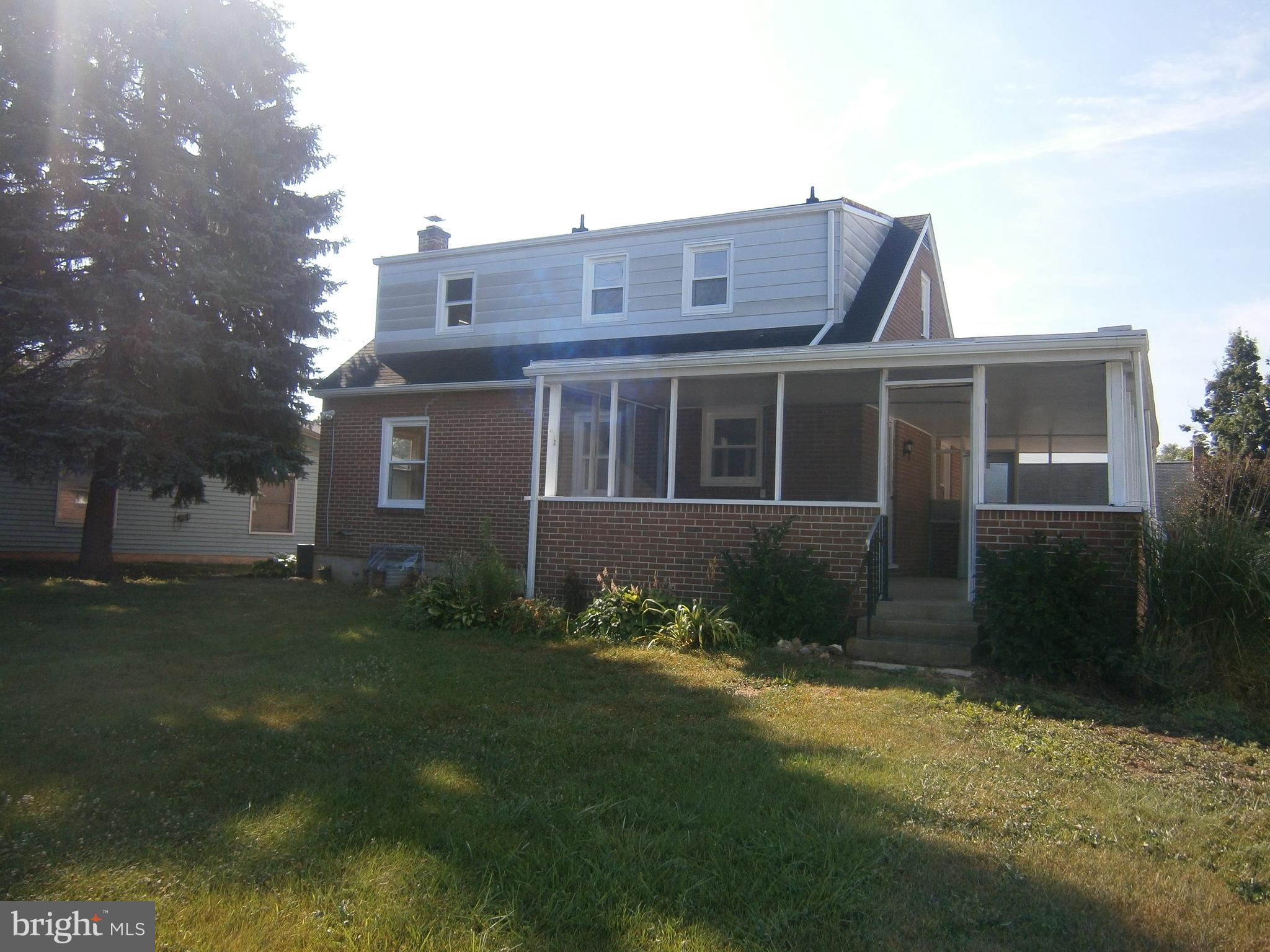 733 Gunnison Road York, PA 17404 - Photo 2 of 8 Gallery Image 2