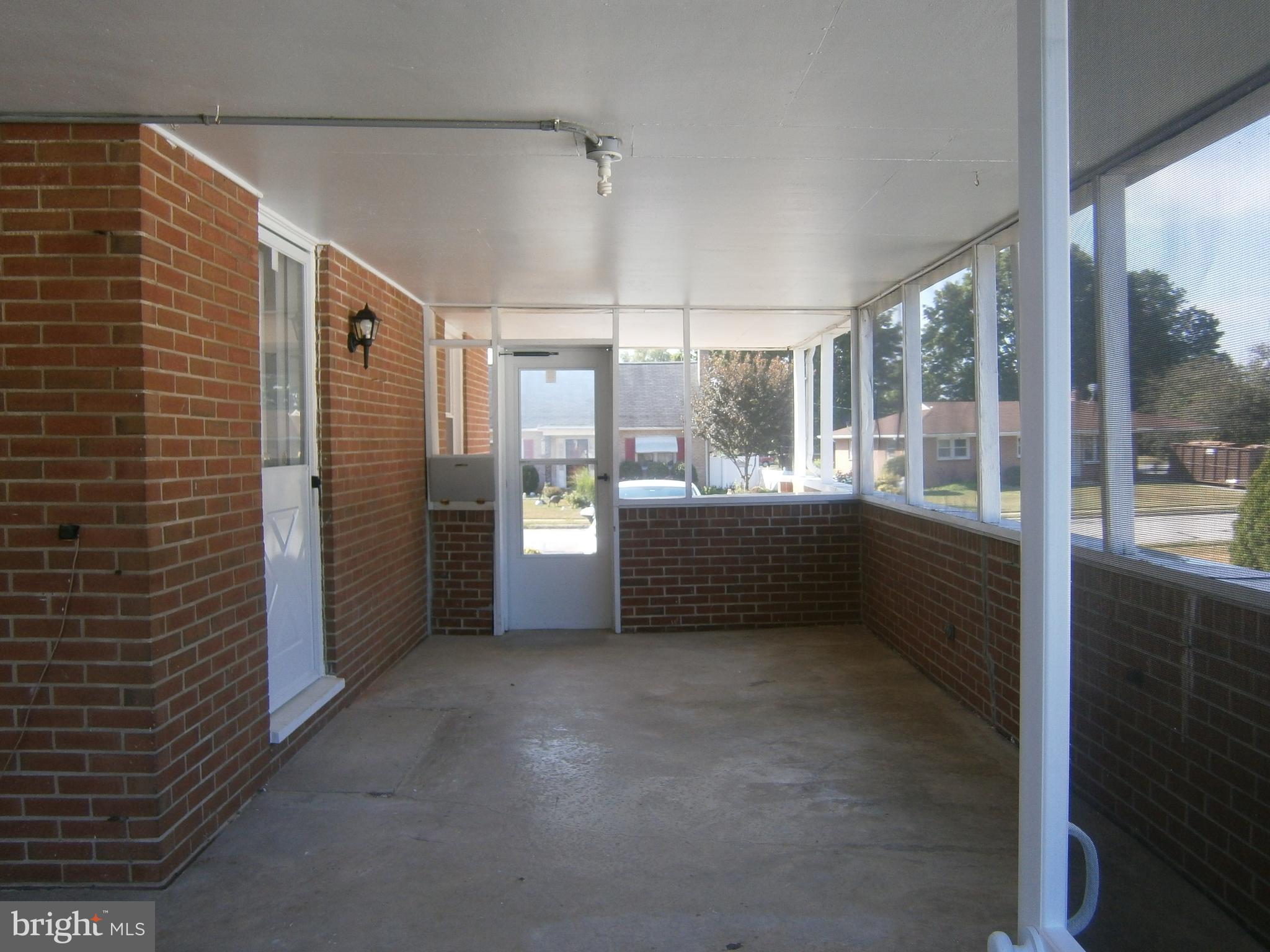 733 Gunnison Road York, PA 17404 - Photo 3 of 8 Gallery Image 3