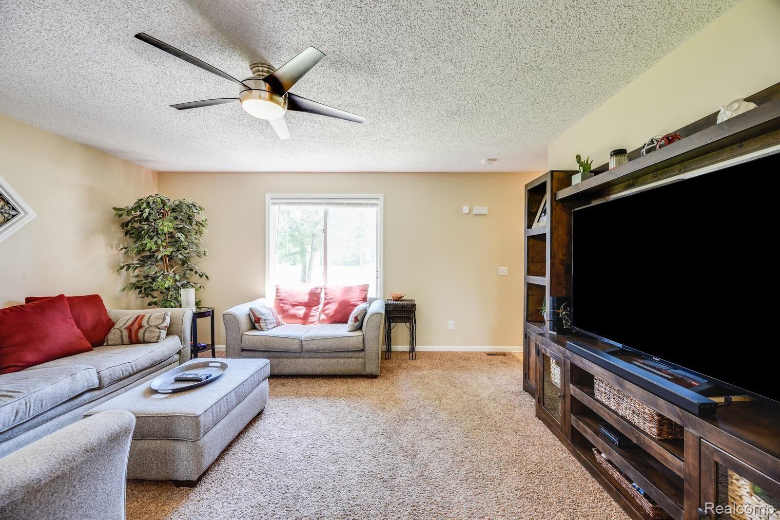 25775 South River Road Harrison Township, MI 48045 - Photo 5 of 29 05__DSC7533_mls.jpg