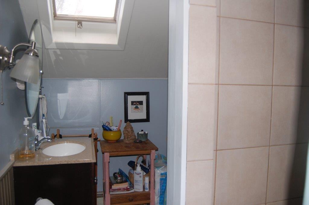256 Pond Road Manchester, ME 04351 - Photo 21 of 34 SECOND UPSTAIRS BATH