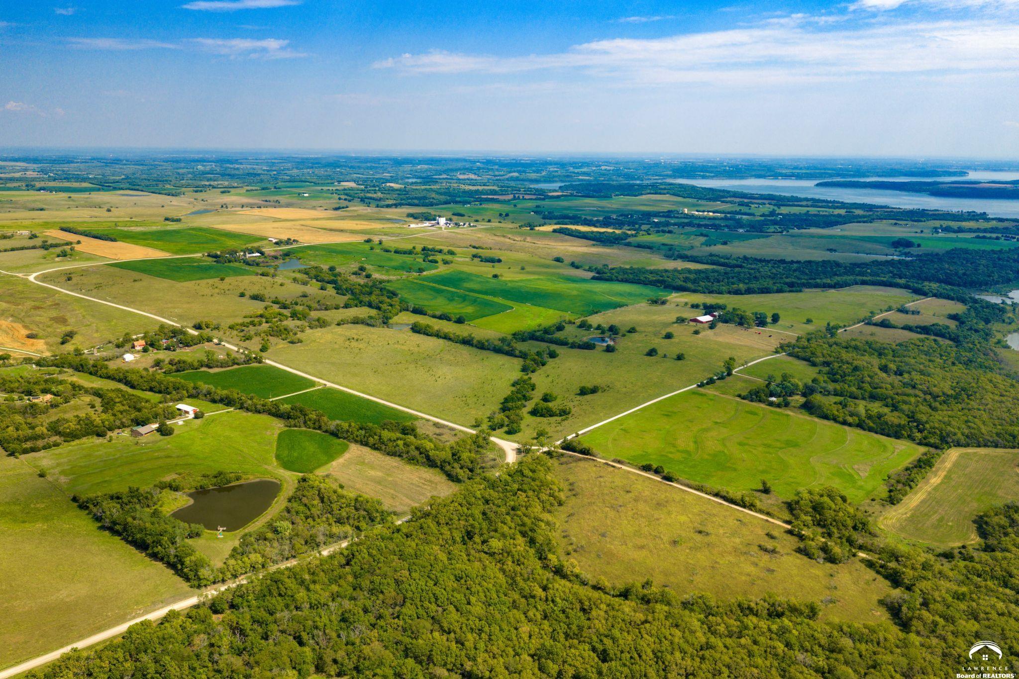 1200 B East 100th Road Berryton, KS 66409 - Photo 5 of 32