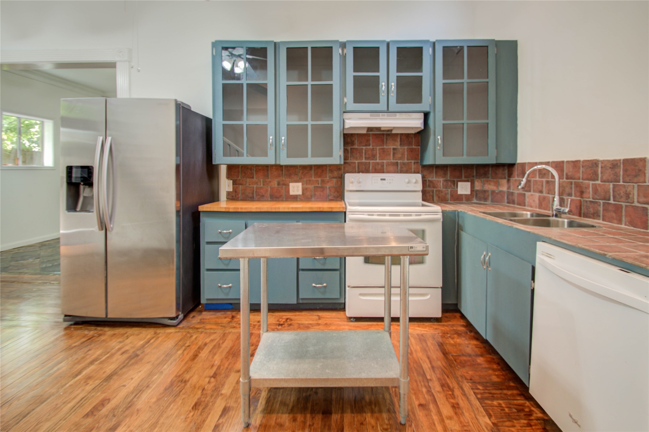 5311 Palmetto Street, Unit C Houston, TX 77081 - Photo 2 of 20 a kitchen with stainless steel appliances granite countertop a refrigerator a stove and a sink