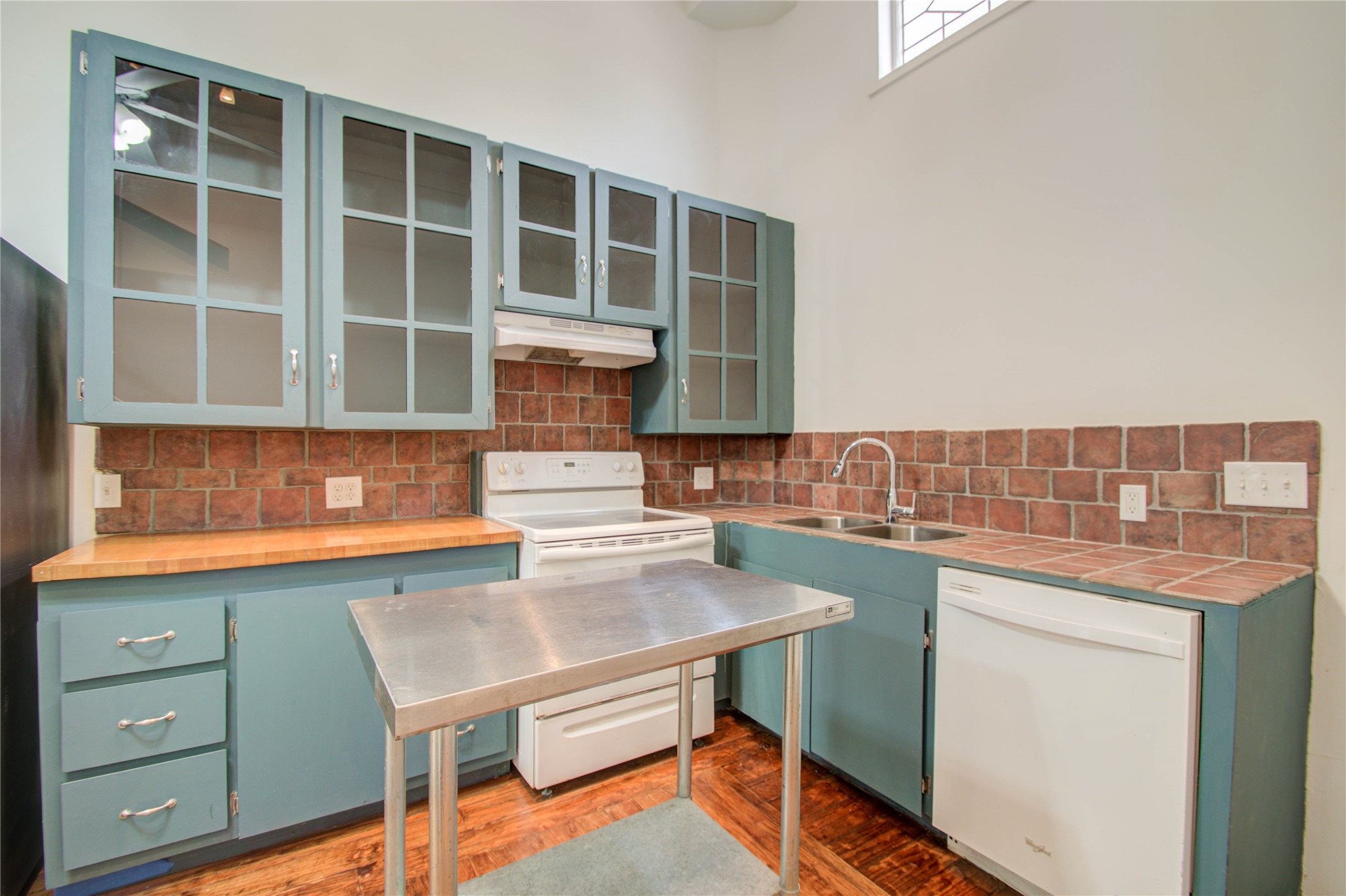 5311 Palmetto Street, Unit C Houston, TX 77081 - Photo 3 of 20 a kitchen with a sink and cabinets