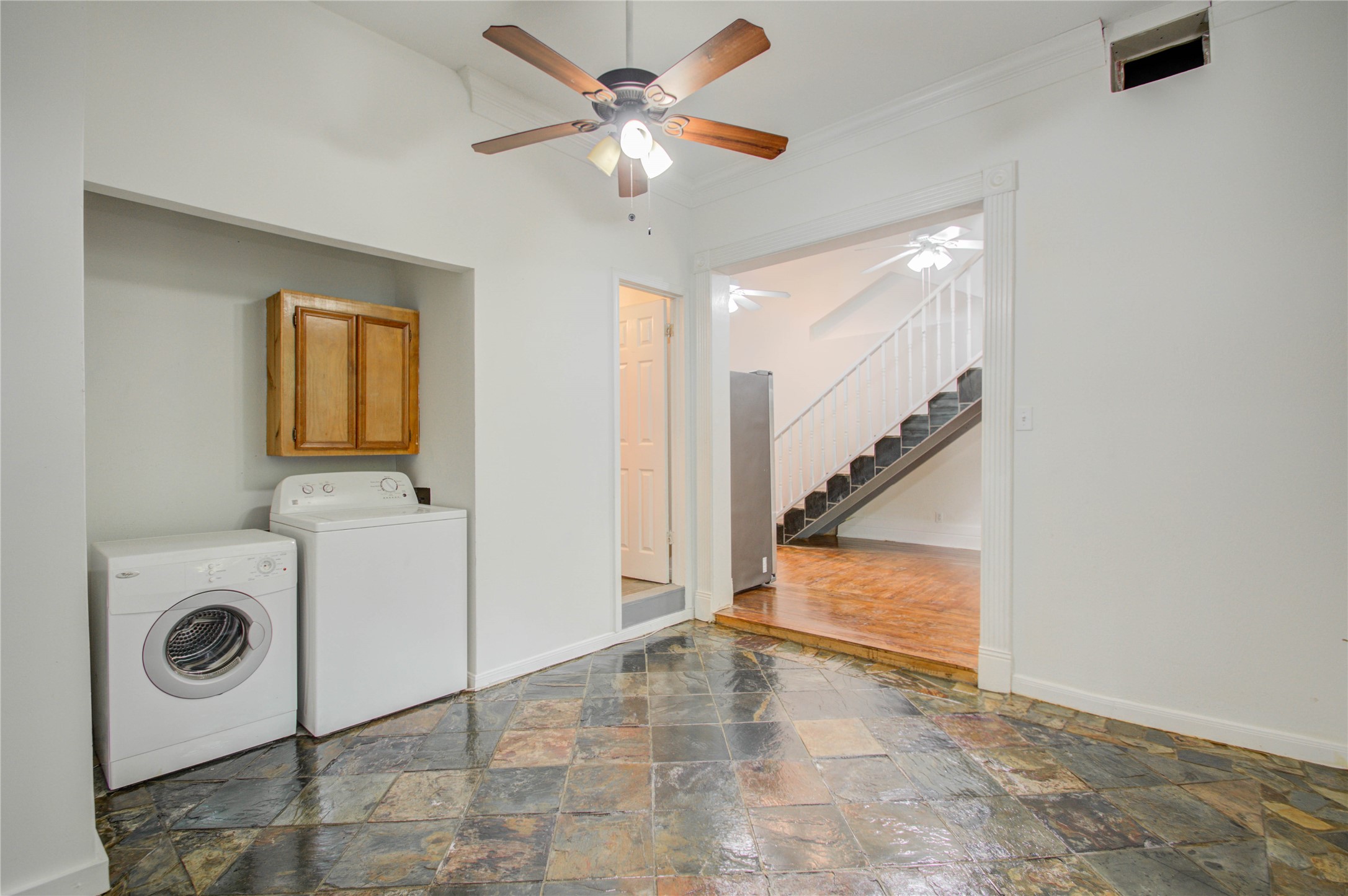 5311 Palmetto Street, Unit C Houston, TX 77081 - Photo 9 of 20 a view of a livingroom with washer and dryer