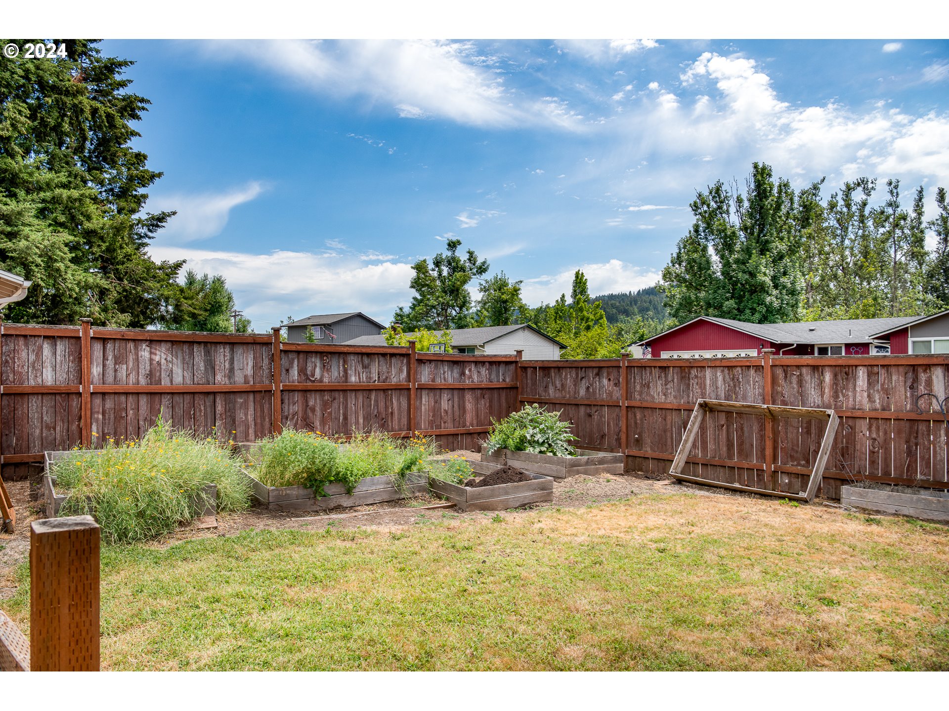 3870 Richland Street Springfield, OR 97478 - Photo 6 of 41 a view of a backyard