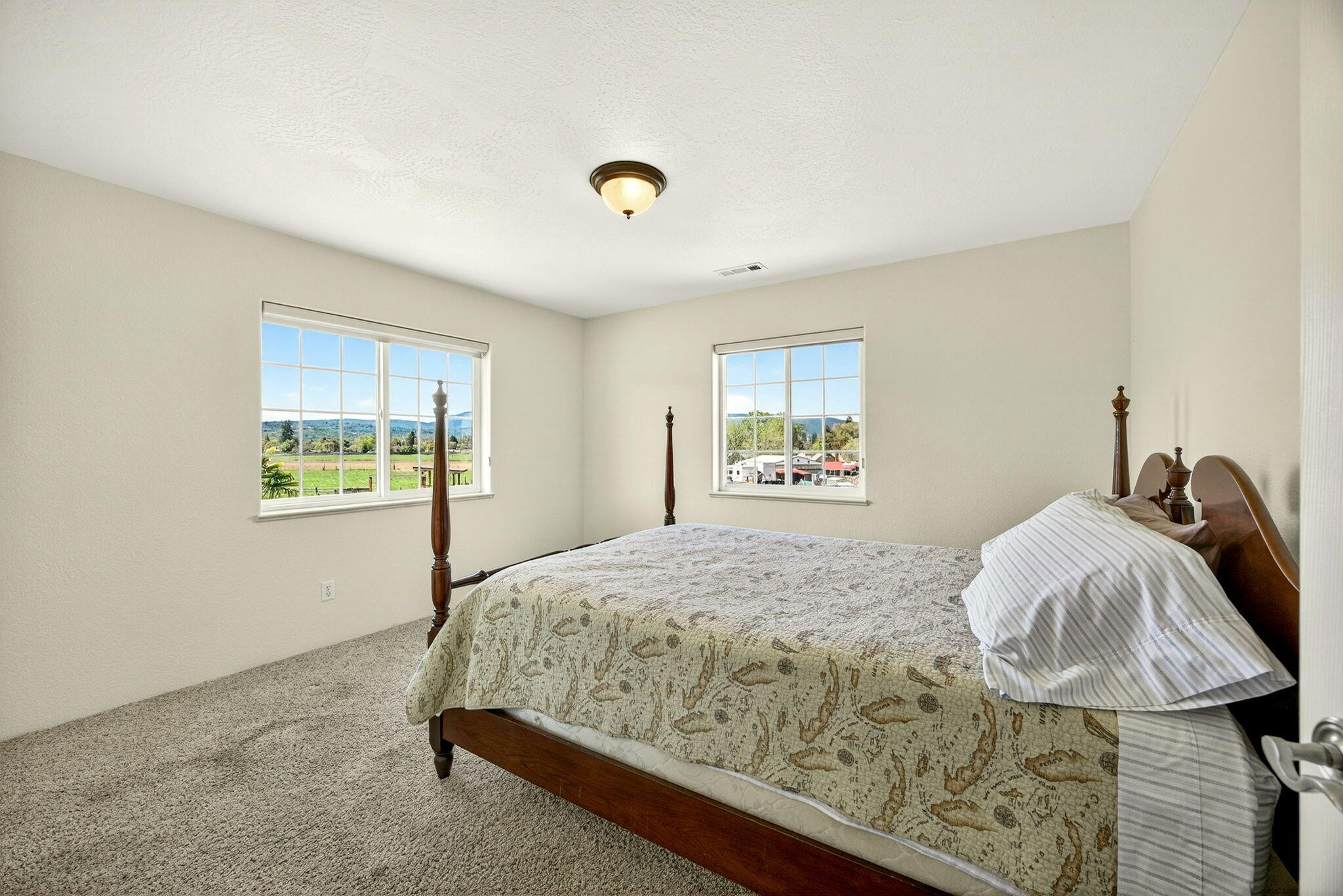 826 Oak Grove Road Medford, OR 97501 - Photo 32 of 69 ApxOG00091