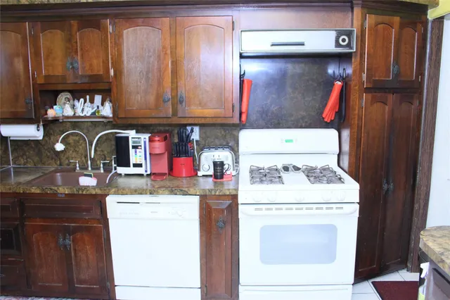 $849,000 | 24 Garnet Place, Elmont, NY 11003