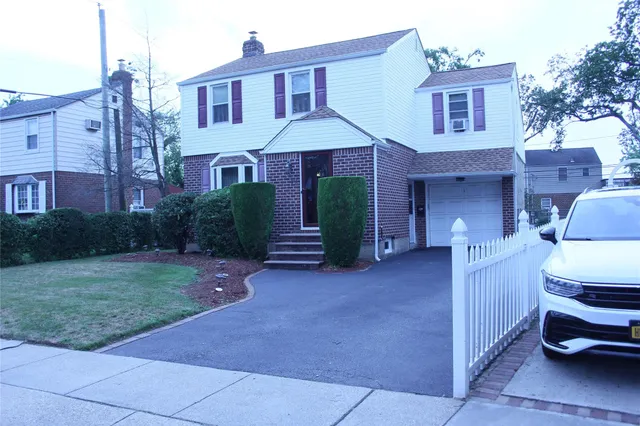 $849,000 | 24 Garnet Place, Elmont, NY 11003