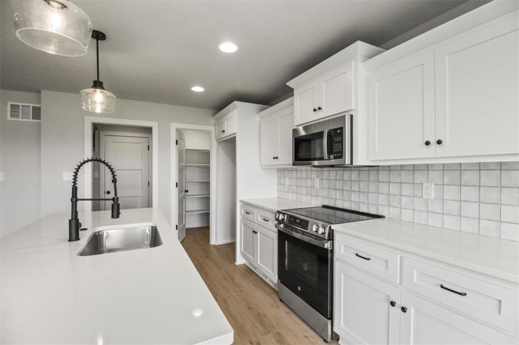 311 Northeast 51st Road Warrensburg, MO 64093 - Photo 6 of 12