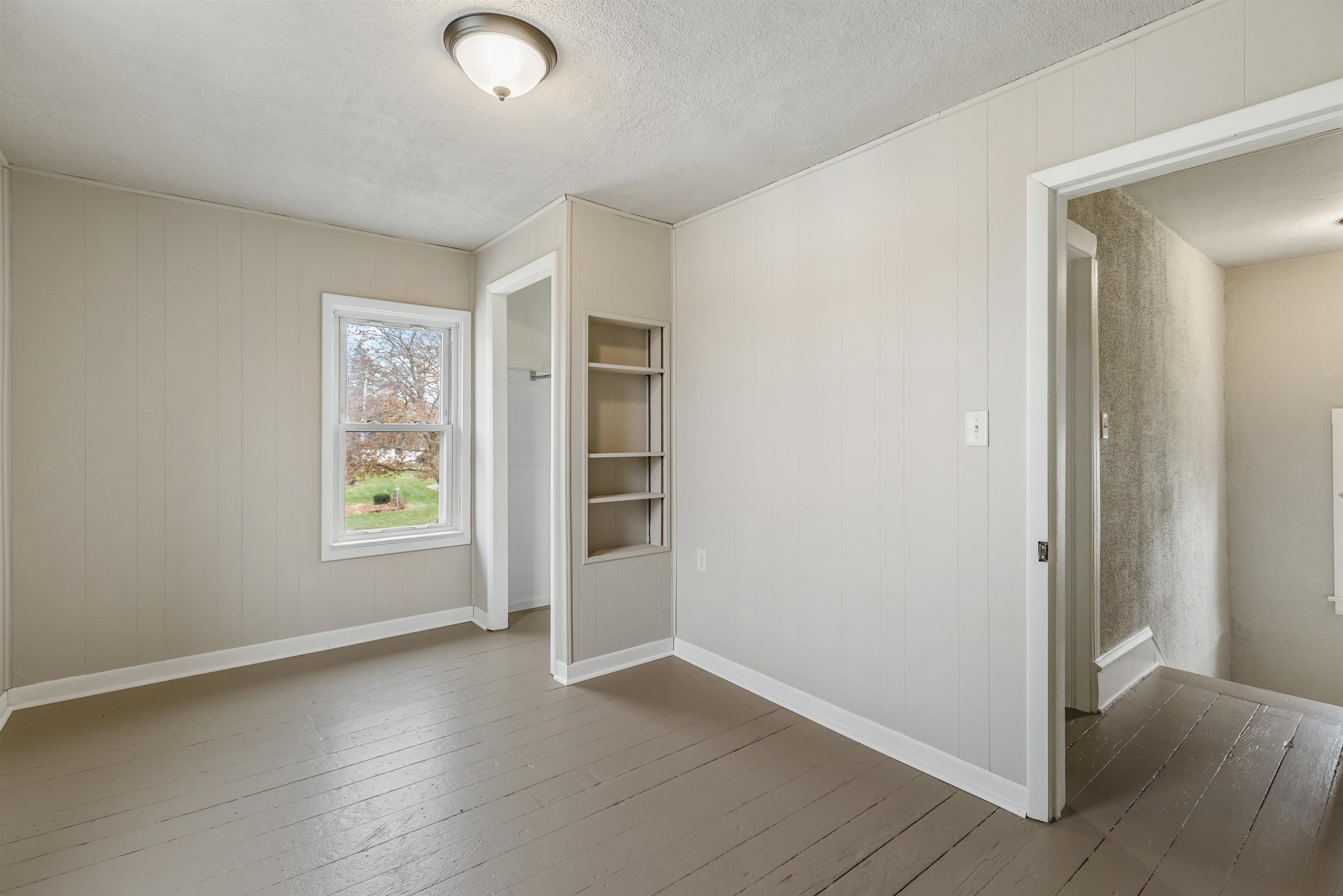 209 South Elida Street Winnebago, IL 61088 - Photo 30 of 48 an empty room with windows and closet