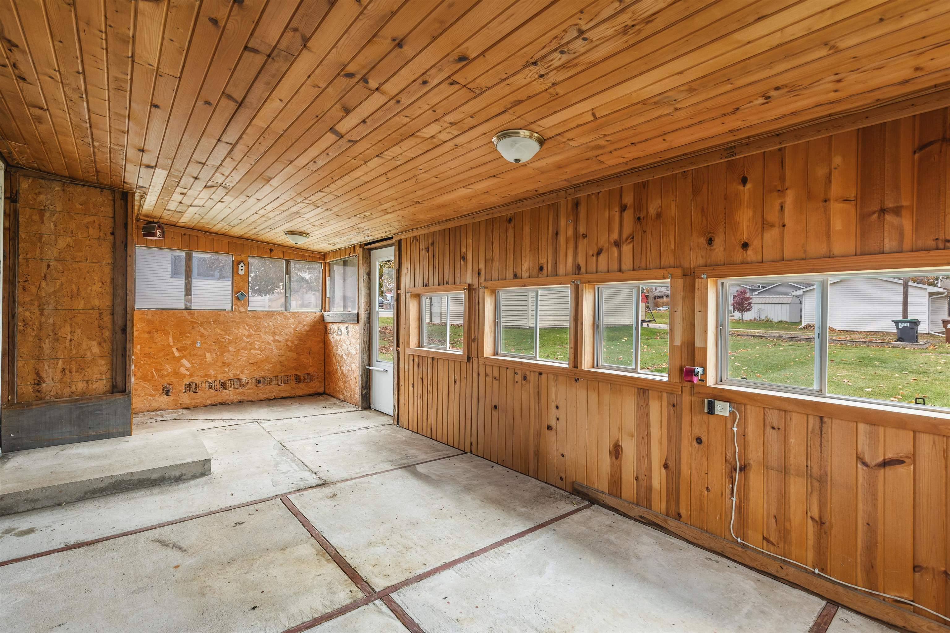 209 South Elida Street Winnebago, IL 61088 - Photo 34 of 48 a view of a porch
