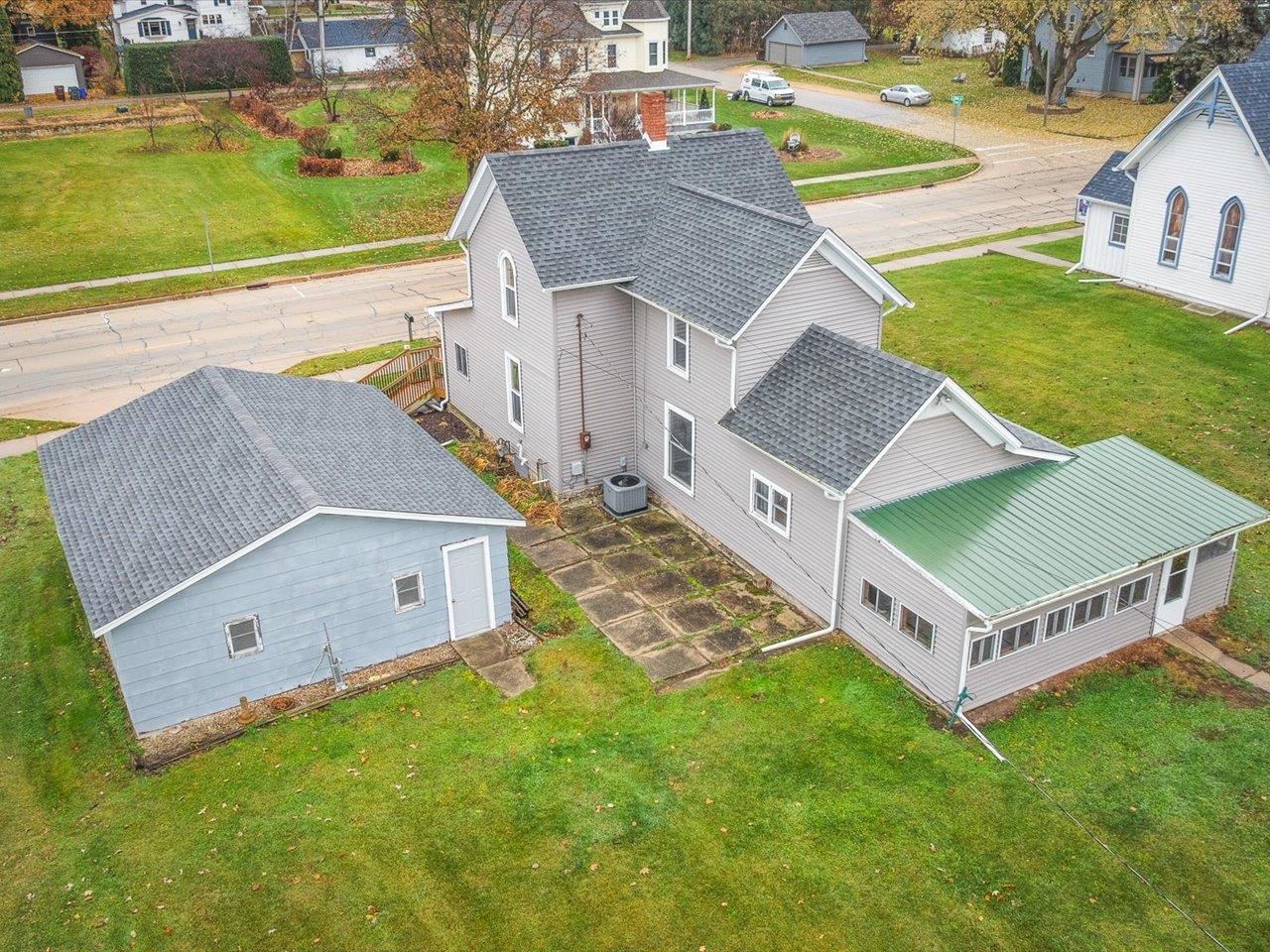 209 South Elida Street Winnebago, IL 61088 - Photo 37 of 48 an aerial view of a house having swimming pool garden and patio