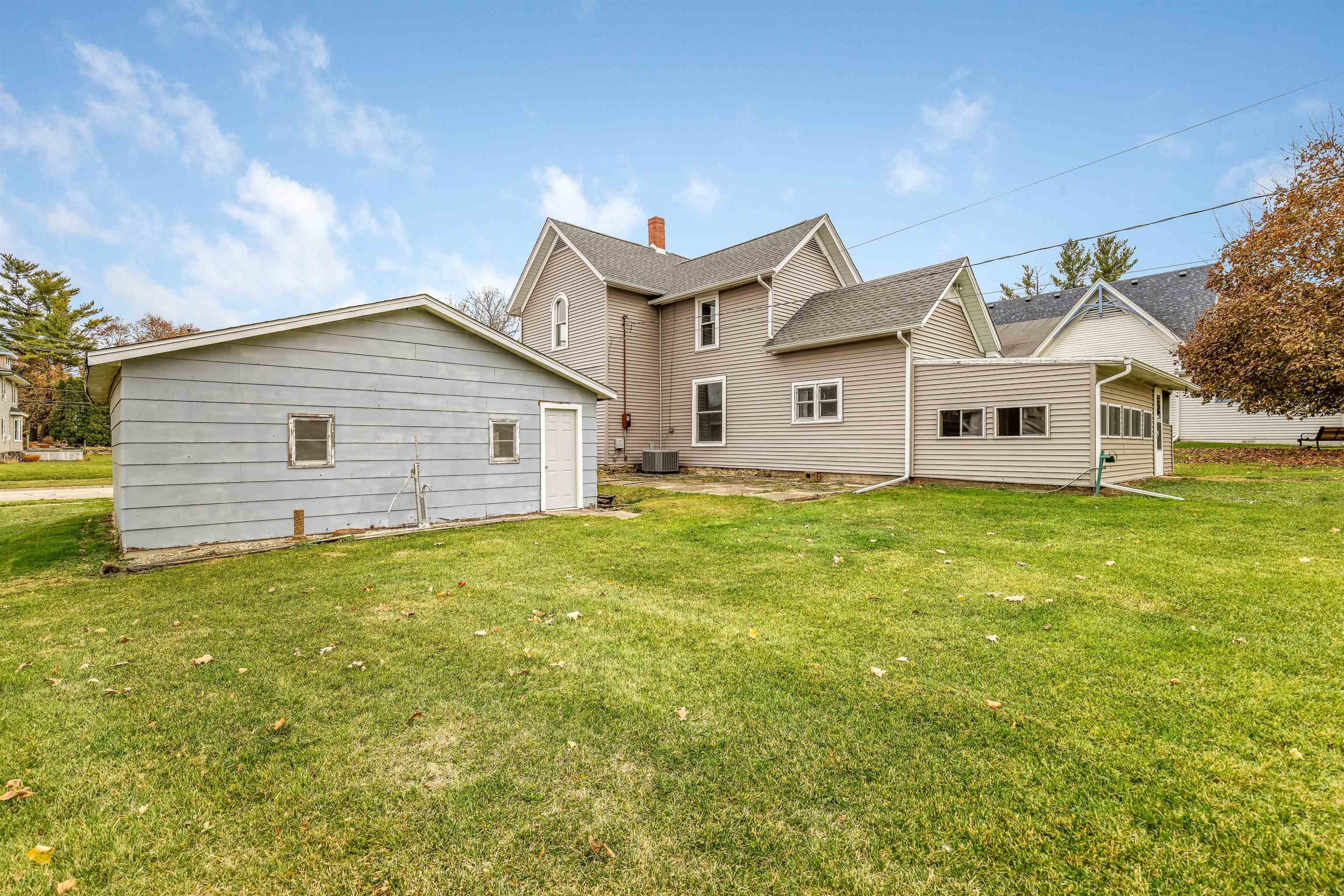 209 South Elida Street Winnebago, IL 61088 - Photo 40 of 48 a front view of house with yard and green space